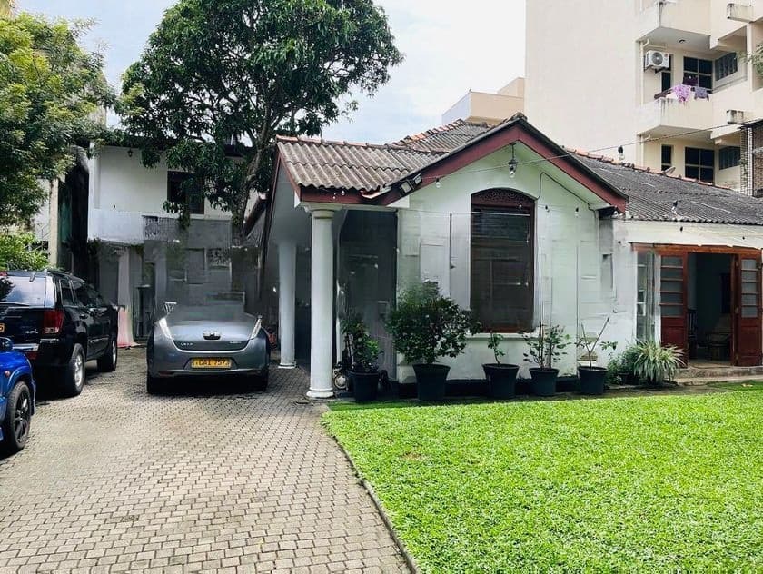 (AFA715) 19 P Land With Antic Type Good House For Sale At Colombo 04