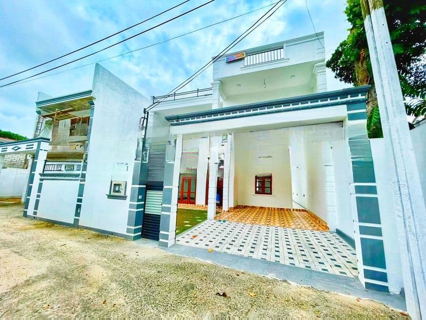 පිලියන්දල නගරයෙහි පිහිටි අලුත්ම තෙමහල් නිවසක් විකිණීමට