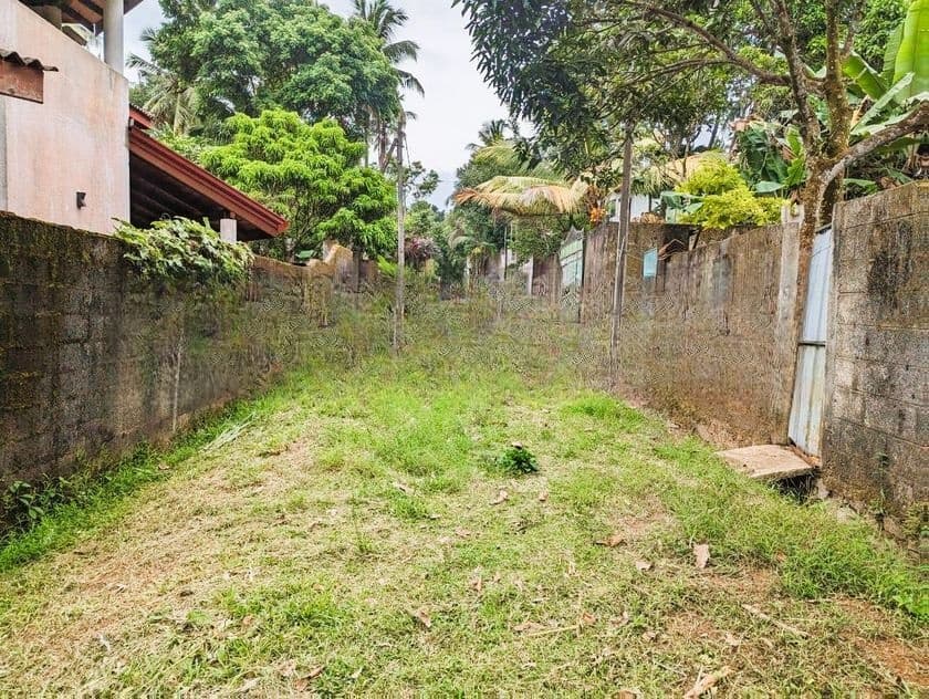 Land for sale in Nittambuwa