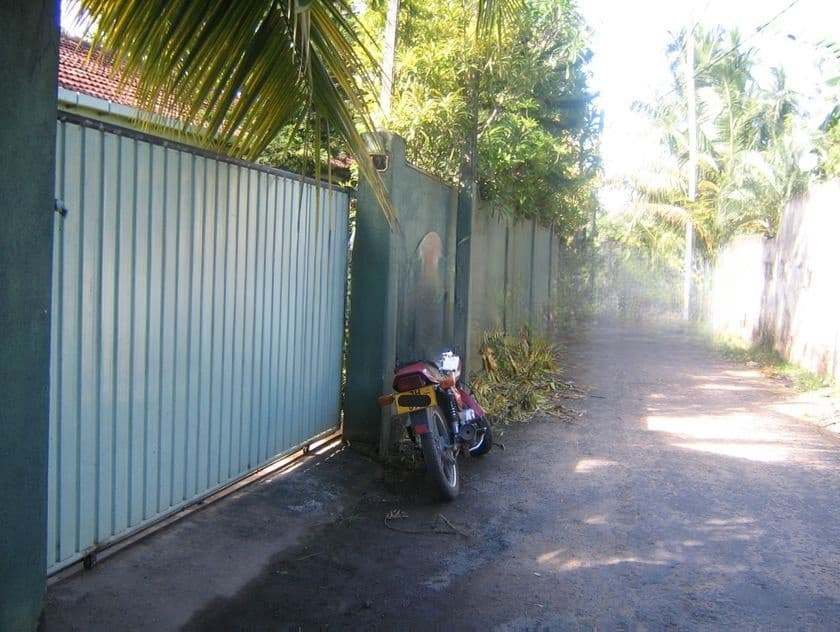 Land for Sale with Old House – Mahabage (16.4 Perches)