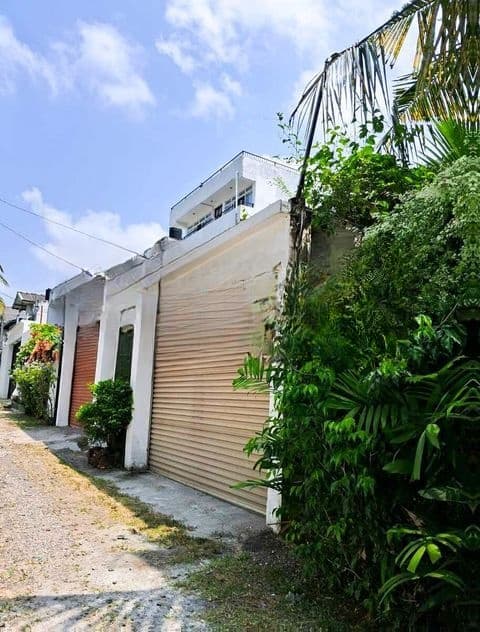 10 Perches Luxury 2-Storey House For Sale In Boralesgamuwa Aberathna Mw.