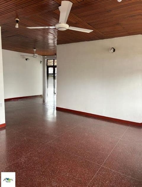 තනි ගෙදර Red Floor Battaramulla