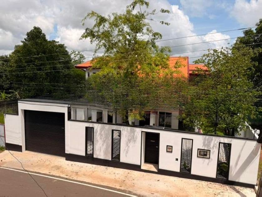 කොටිටාව අවට ලස්සන ගෙයක් හොයන ඔබට සුපරි දෙමහල් නිවසක් විකිනිමට .