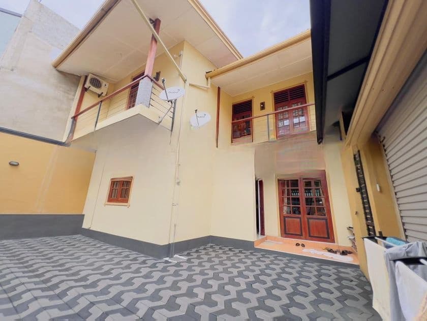 Furniture With Luxury House Sale Battaramulla