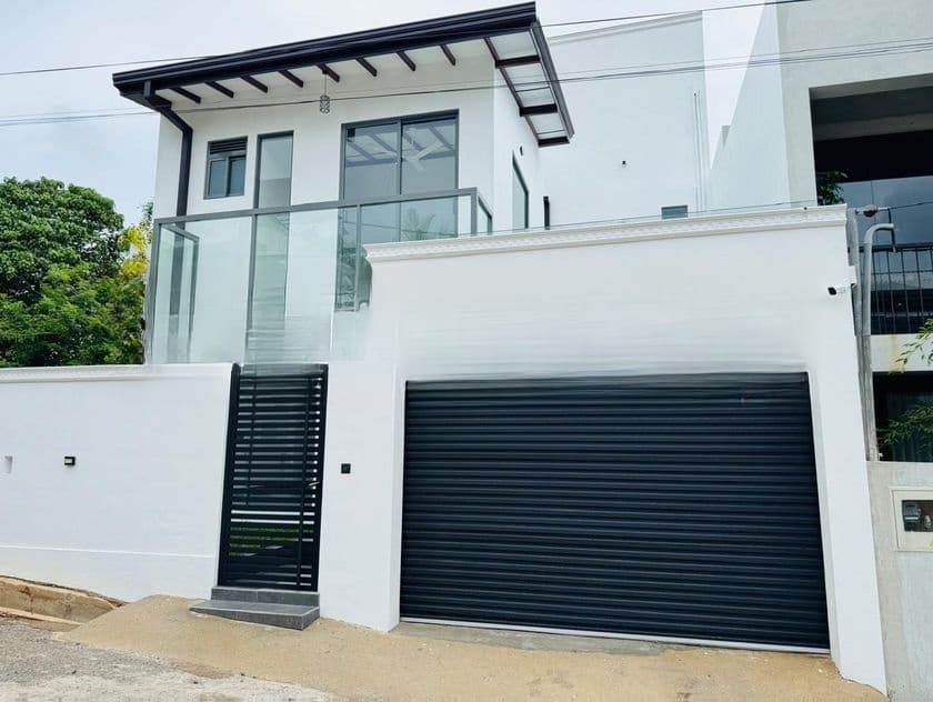 Brand New solid super luxury House-piliyandala