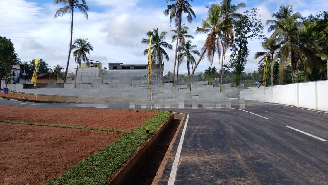 Kadawatha Land for Sale