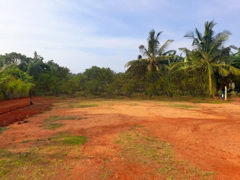 අනුරාධපුර පූජා නගරයට ලගින්ම සින්නක්කර බිම් කොටස්