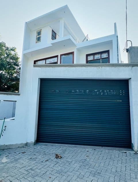 Brand New Modern House Piliyandala