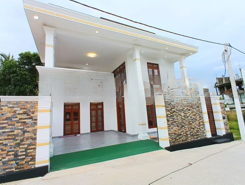 Modern Luxury Home with Roof Terrace – Boralesgamuwa