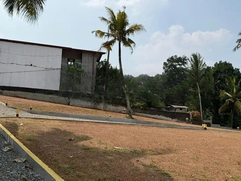 කොට්ටාවෙන් හයිලෙවල් පාරට ලගින් ඉඩමක්