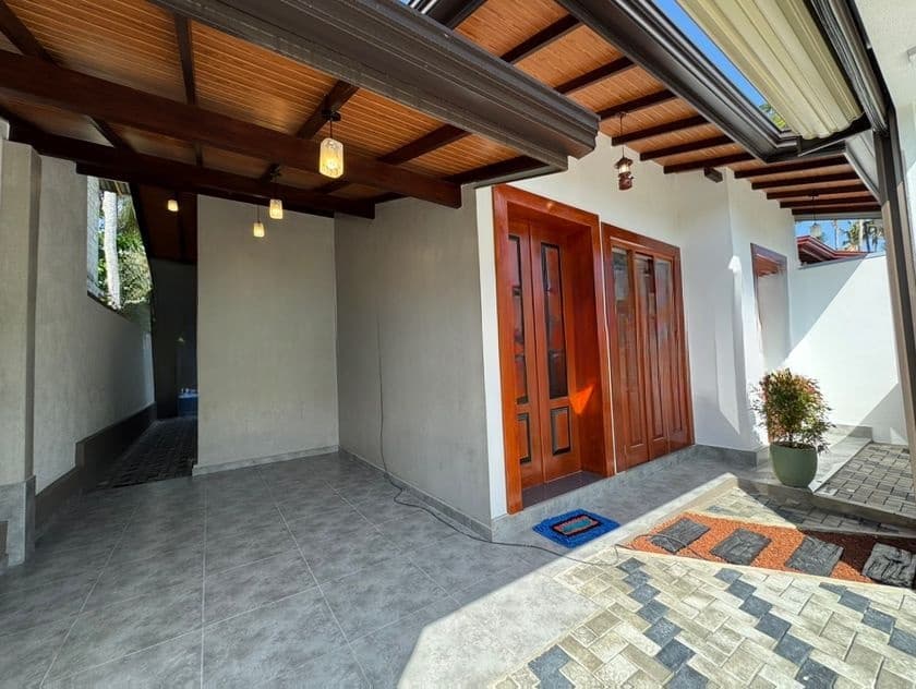 Super Luxury Brand New House for Sale in Piliyandala