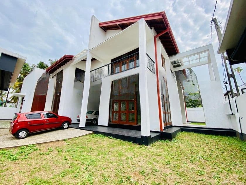 Elegant and Luxury House for Sale in Boralesgamuwa💥