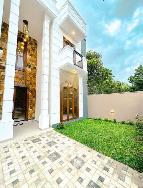Modern Gated Community Home for Sale – Boralesgamuwa