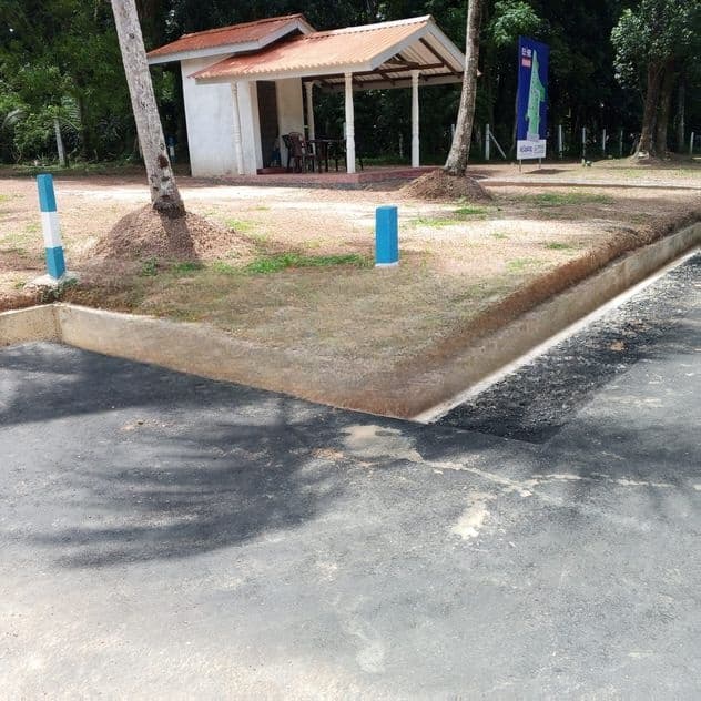 ගම්පහ මිරිස්වත්ත කොළඹ පාරට මායින්ව බිම්කොටස් විකිණීමට