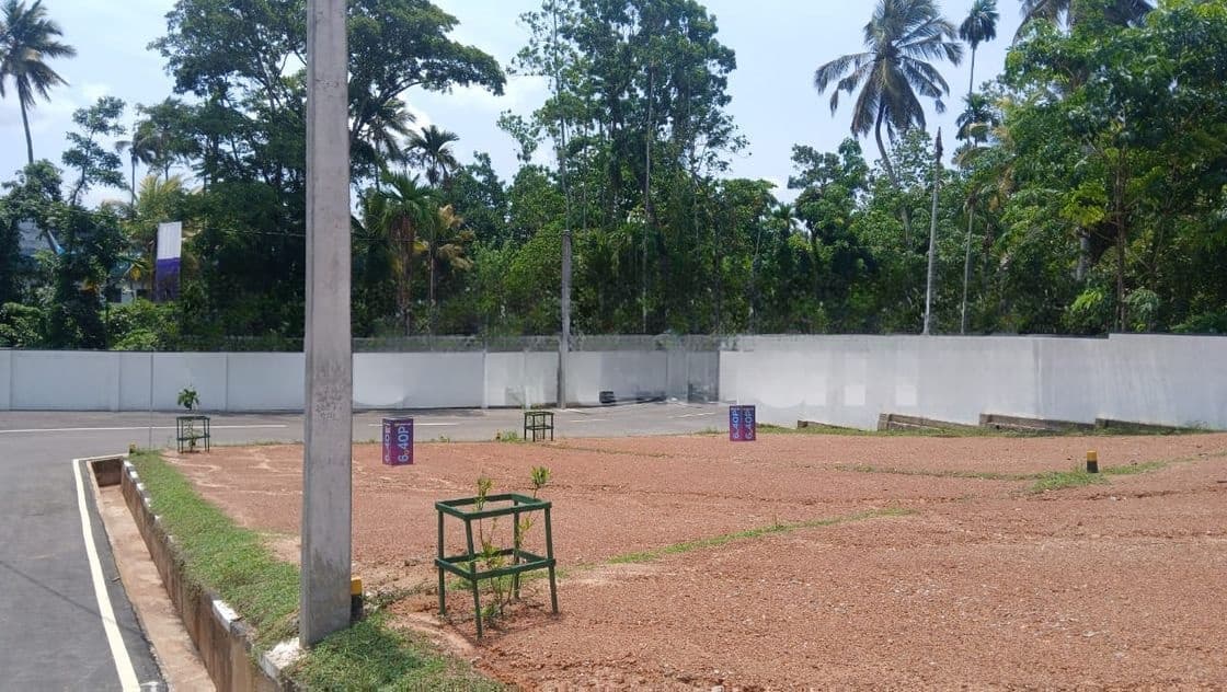 Kadawatha Land for Sale Prime Location