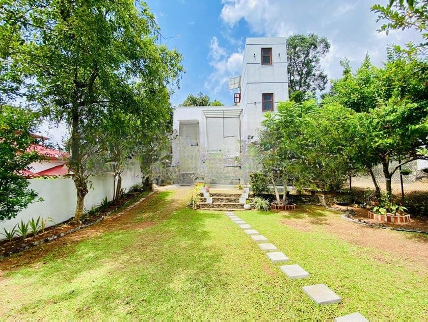 16 Perches Modern Box-Type Luxury House for Sale – Athurugiriya