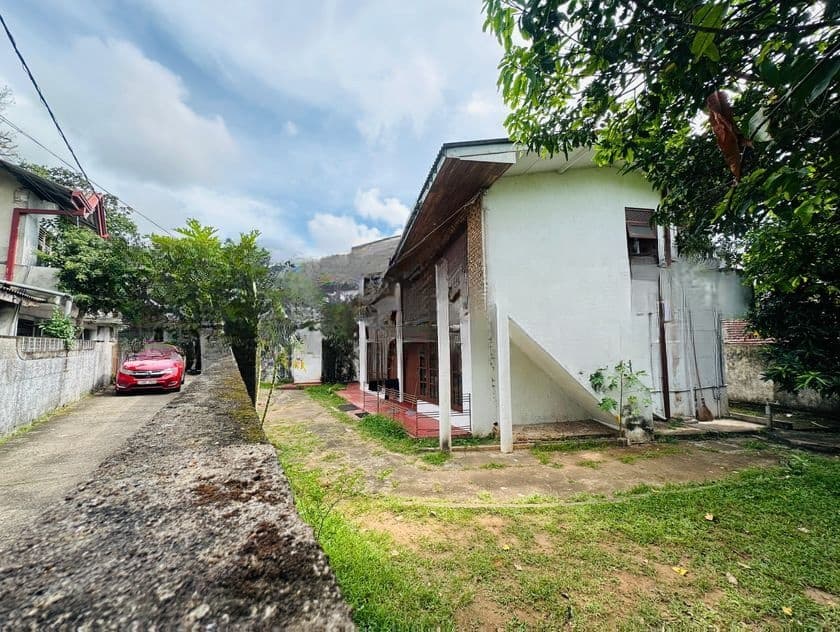 (NNI321) 2 Story house Sale At 15 Feet Pvt Rd Pagoda Nugegoda