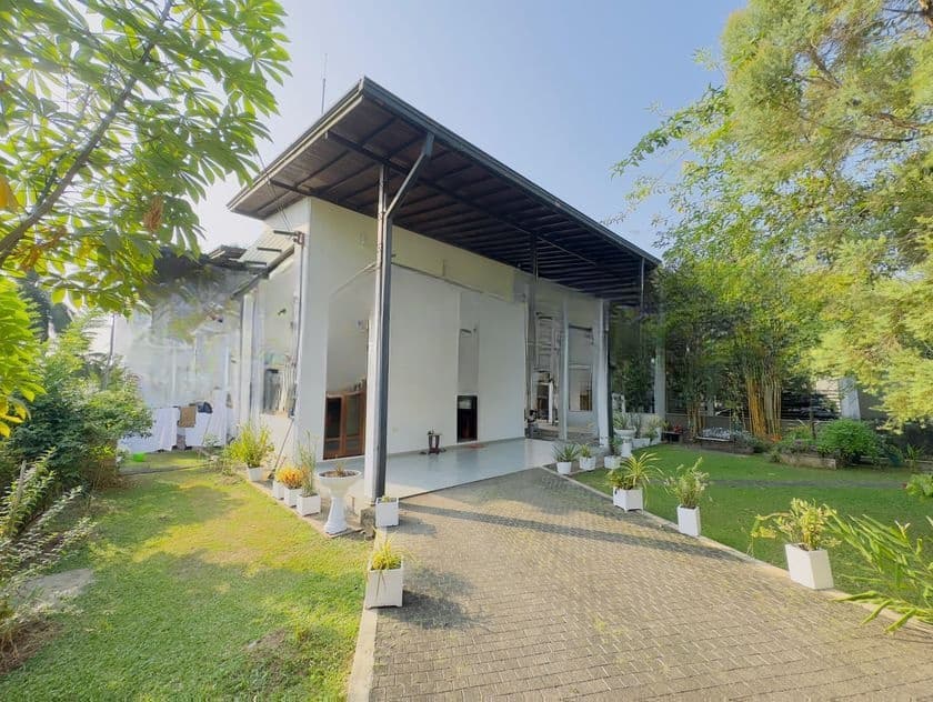 (DH548) Furnished Modern Two Storey House for Sale in Athurugiriya