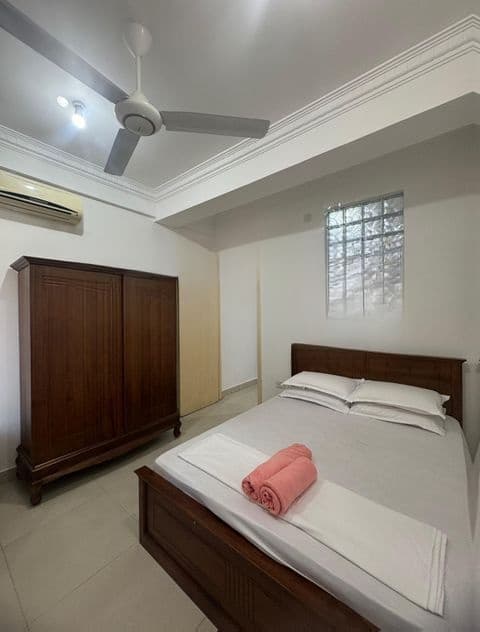 Colombo 05 Furnished Long-Term Apartment. (Property Code: CSMP70D)