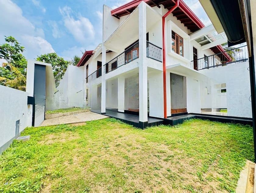 House for Sale Near Boralesgamuwa Junction