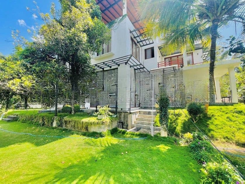 55P Luxury House in Aladeniya Kandy FOR SALE