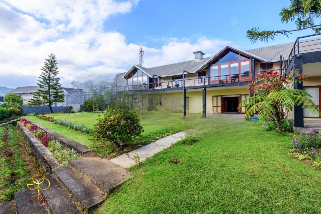 130 Perch Luxury Tourist Bungalow For Sale In Nuwara Eliya (11,525 SQFT)