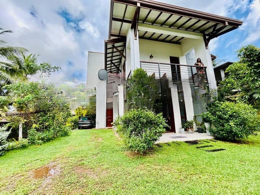 HJS160 - Luxury Quality Valuable House for Sale in Kadawatha