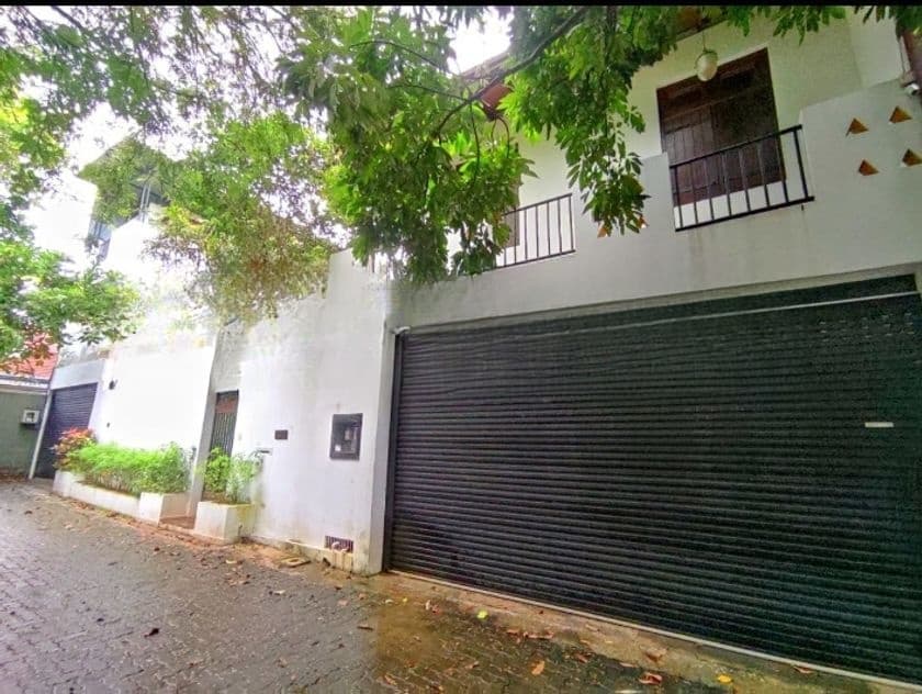 Spacious 5 Bedrooms Luxury House for Sale in Nugegoda Prim Location