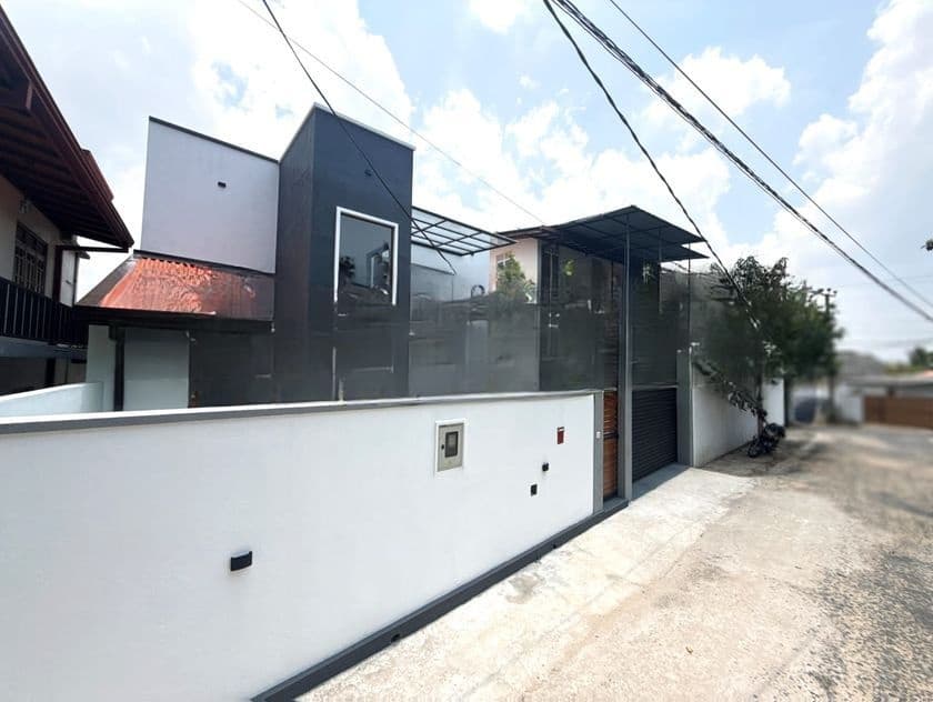 Standard Brand new Two Story House for sale Piliyandala
