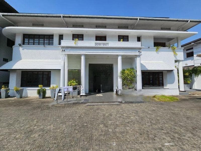 35 Perches Commercial Property with 15,000 Sqft – Colombo 07 | Solar Powered | Parking for 20 Vehicles