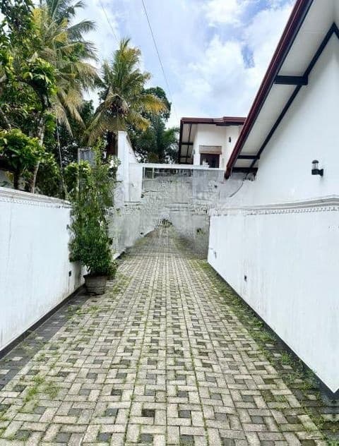 Valuable House for Sale Athurugiriya