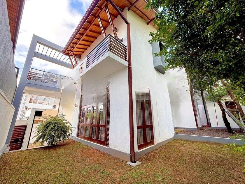 Premium 3-Storey Luxury Residence for Sale in Kotte – Baddagana