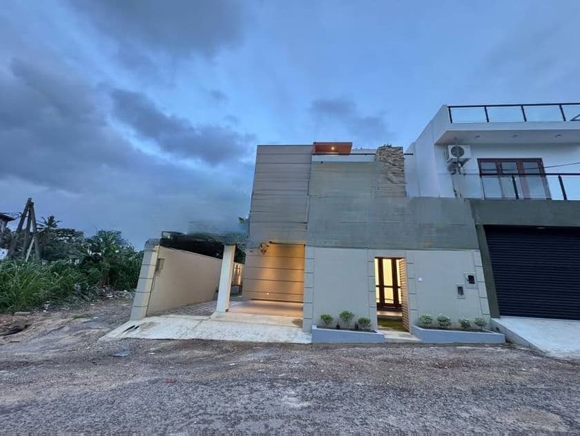 Brand new modern 3 story house for sale in Piliyandala Gonamadiththa Rd