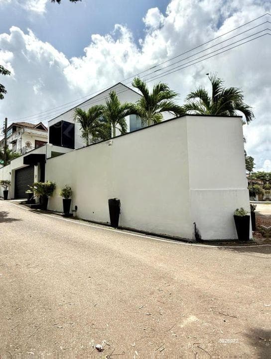 Luxury 4 Bedroom Residence for Rent – Thalawathugoda | LKR 1,000,000 / Month (EM053SR)