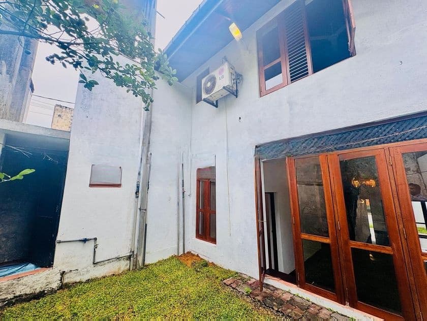 6 Bedroom House with for Sale - Battaramulla