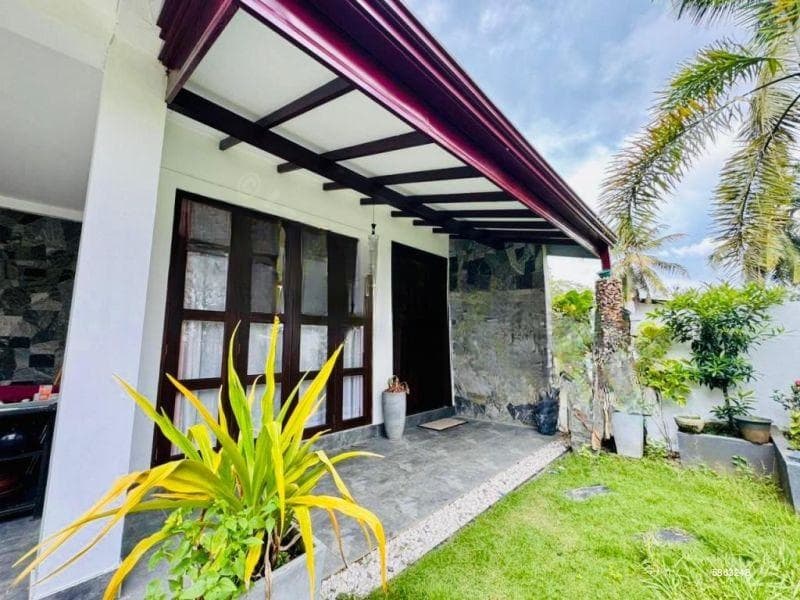 Beautiful 4-Bedroom Family Home in Thunadahena