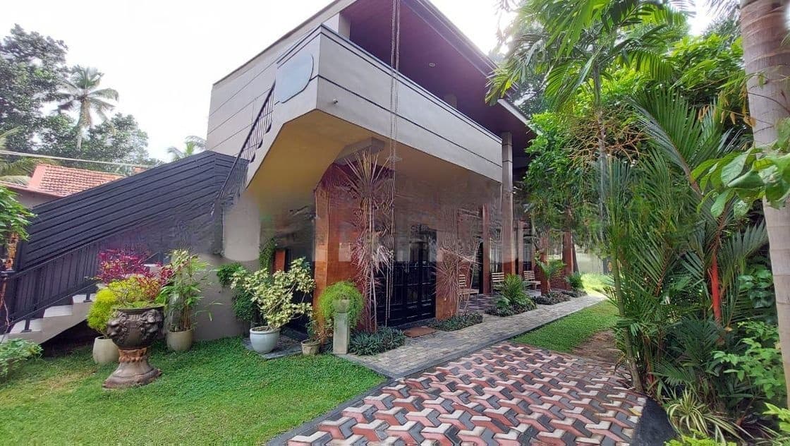 Hotel with House for Sale in Negombo