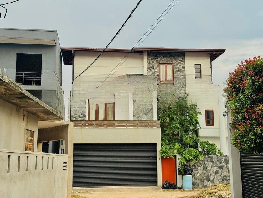 Modern 3-Storey Semi-Furnished House for Sale – Thalawathugoda