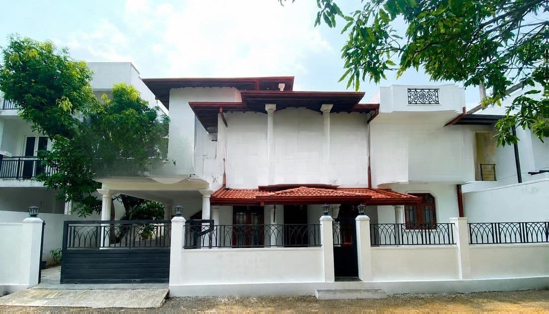 Lake View 6-Bedroom House for Sale – Moratuwa