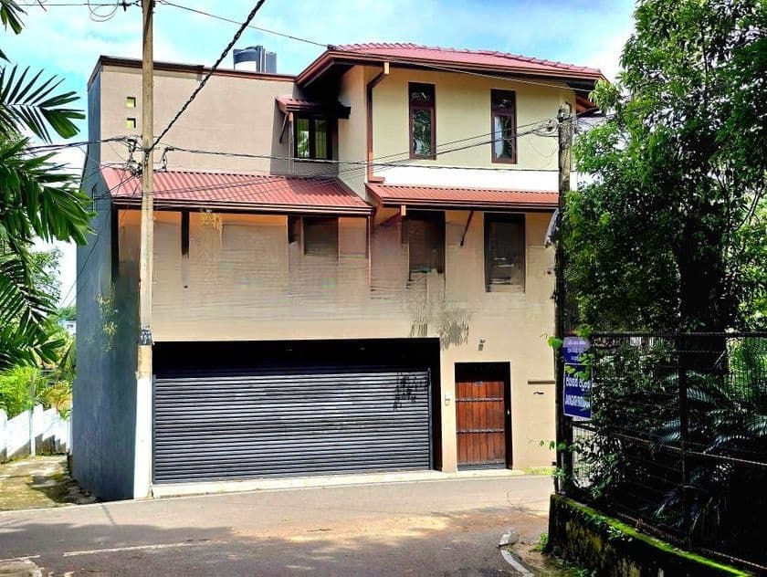 3 Storey House for Sale in Udahamulla