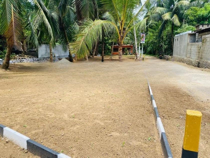 Athurugiriya habarakada private lakeside land