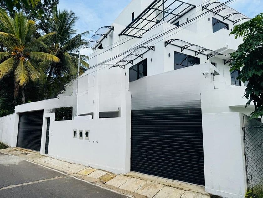 Brand New Modern 3 Storey House-Piliyandala