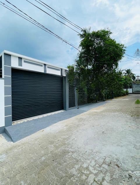Brand New modern 10 perch housefor sale athurugiriya