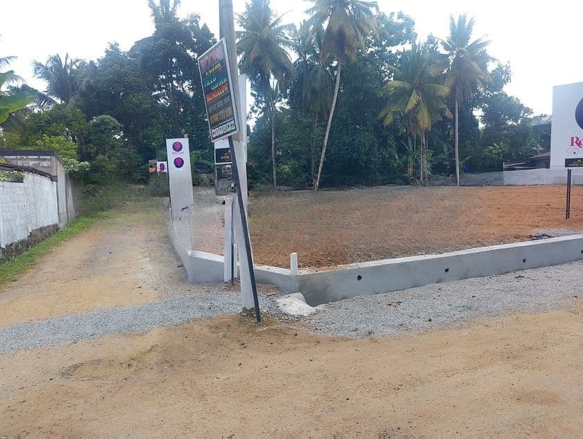 Near 138 Homagama Galawilawatte Highly Residential land for sale