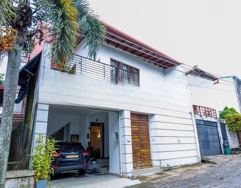 Super Luxury 3 Storey House For Sale In Thalawathugoda