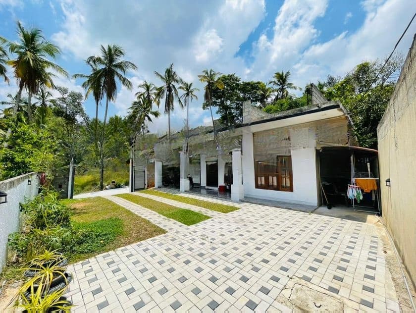 House with 1st Floor Slab For Sale in Kadawatha Imbulgoda