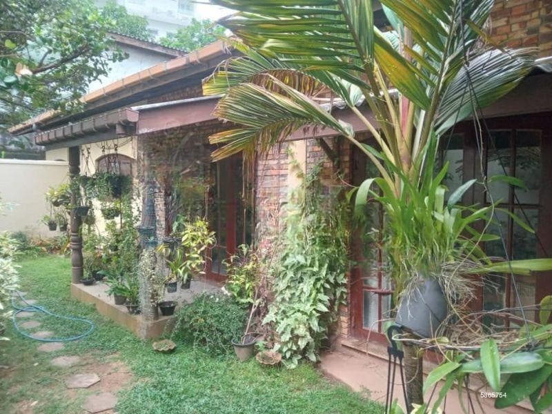Ref(P-DINU-780)Land with house for Sale – Jambugasmulla Road, Nugegoda