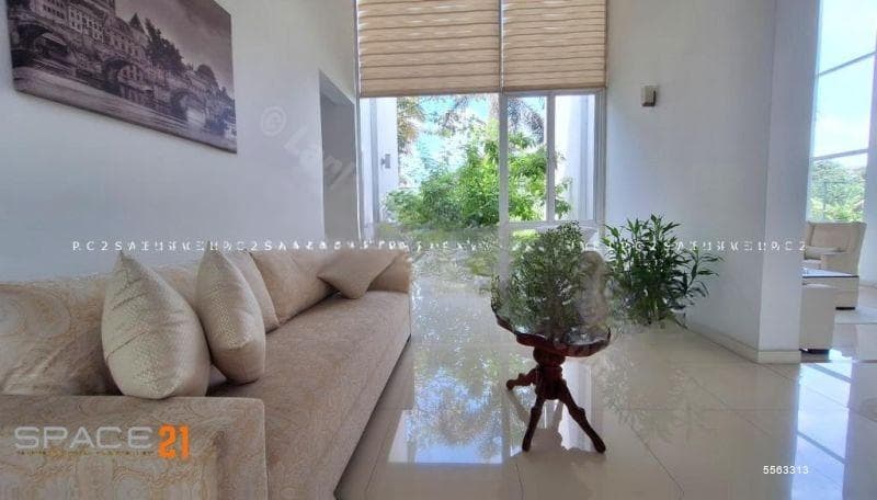 4 Bed plus office room semi furnished house with a large garden for rent in Kandawaththa Road Palawaththa