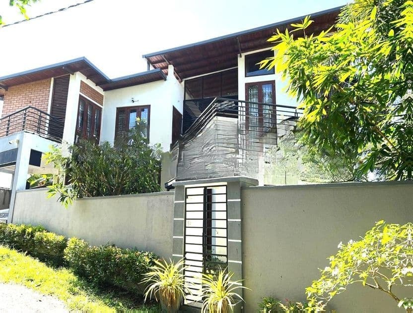 Malabe Town Luxury House for Sale