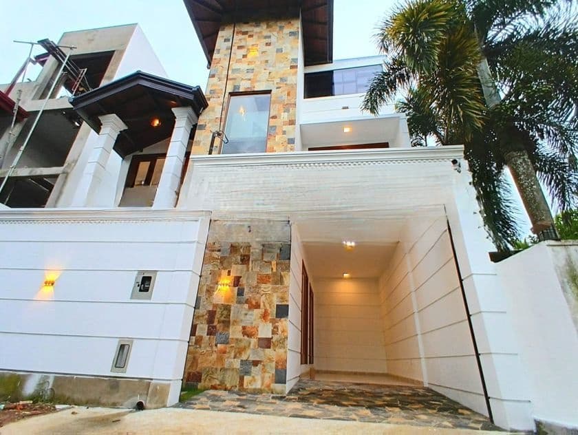 Elegant Two-Storey House for Sale in Piliyandala